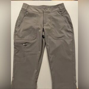 Columbia Women’s Size 2/34 Gray Zippered Pockets  Hiking Capri